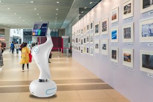 2025迎宾机器人应用全面升级，智慧服务引领商用场景新潮流